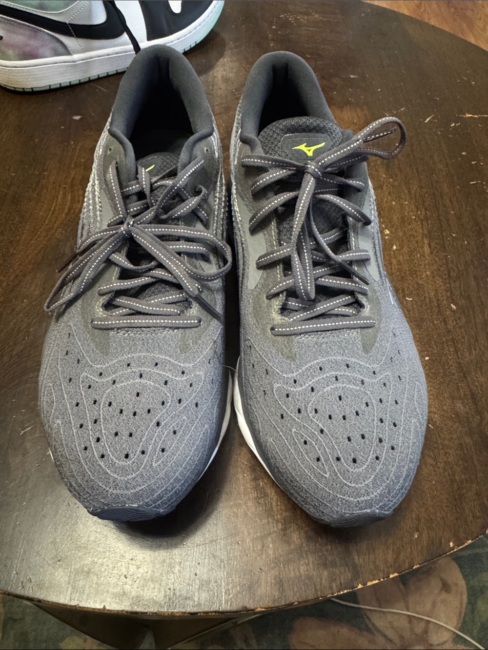 Mizuno Men's Gray Wave Sky 6